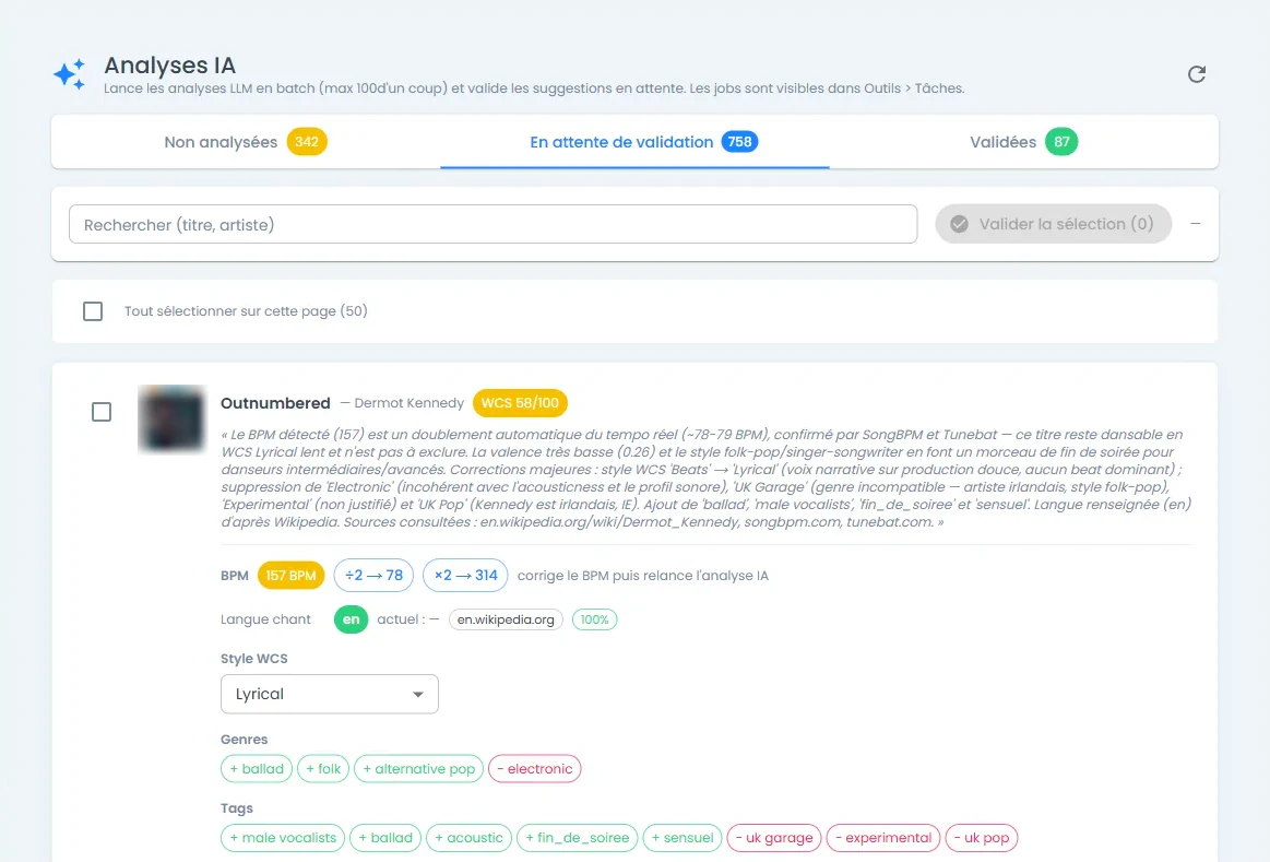 Analyses IA de WCSAssist : suggestion sur un morceau avec explication, sources consultées, corrections de tempo, de genres et d'étiquettes à valider